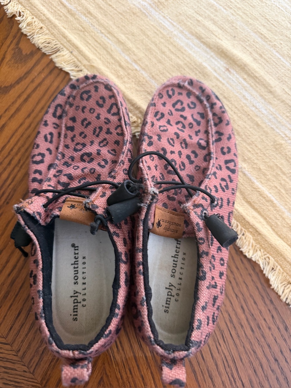 Simply Southern women’s Pink Leopard Slip-On Moccasins